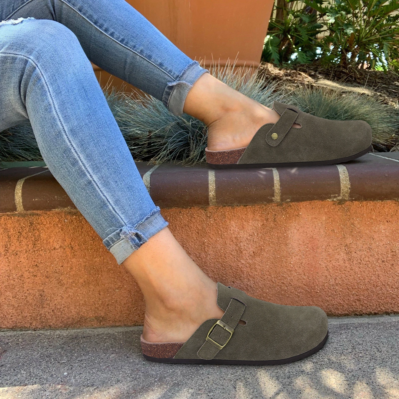 1-main-comwarm-fashion-dames-suede-muiltjes-slippers-mannen-klompen-kurk-binnenzool-sandalen-met-boog-ondersteuning-outdoor-strandglijbanen-huisschoenen.png