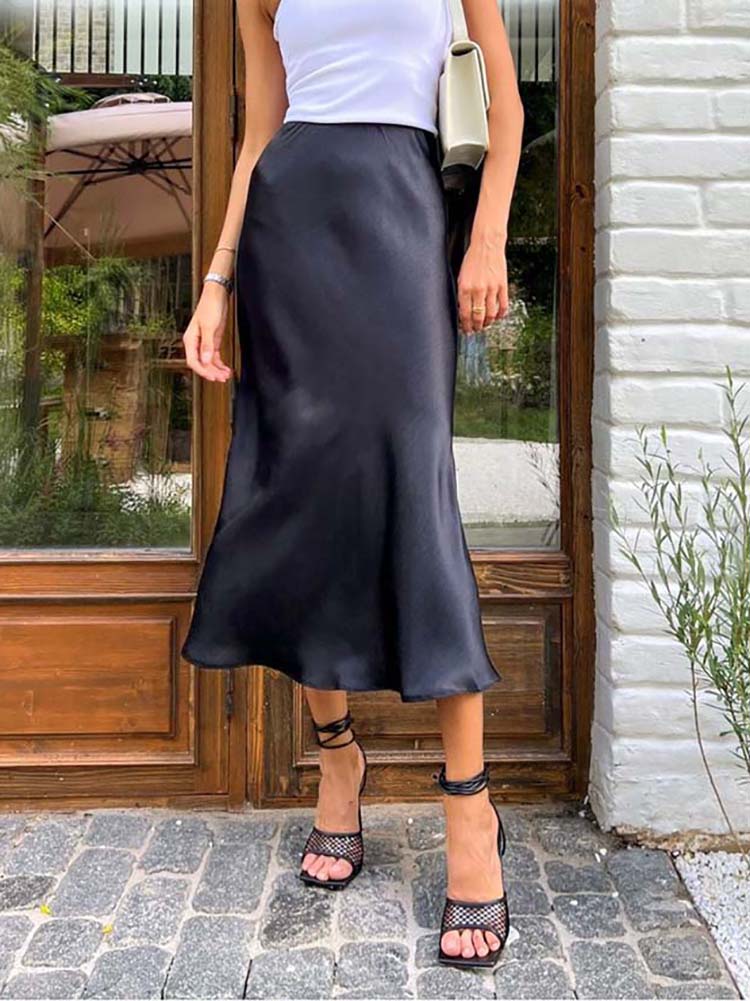 Sandra-Satin-Rock-Der-elegante-Midirock-aus-Satin-ist-ein-Must-Have-fur-diese-Saison_-Leyna-Moda.jpg